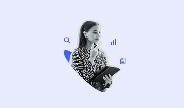 A imagem mostra uma mulher com um tablet em mãos e diversos ícones relacionados a SEO ao seu redor, representando a estratégia de conteúdo.